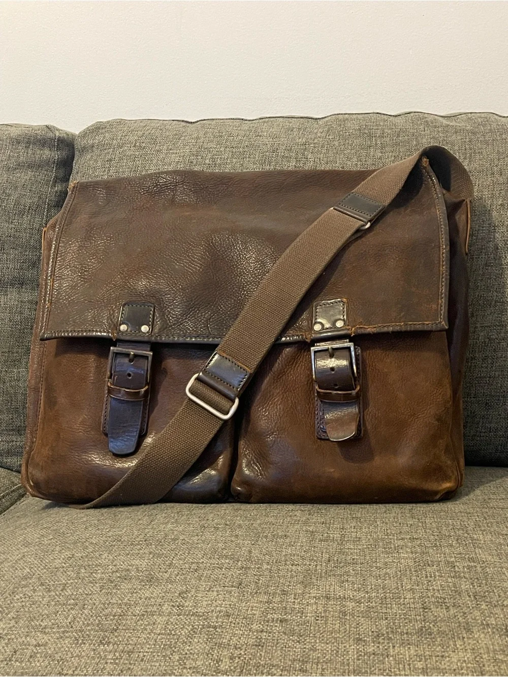 Men's Brown Leather Laptop Messenger Bag with Adjustable Shoulder Strap